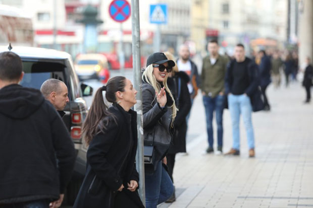 ДОШЛА СА ДЕЧКОМ: Тифани Трамп обишла Храм Светог Саве (ФОТО)